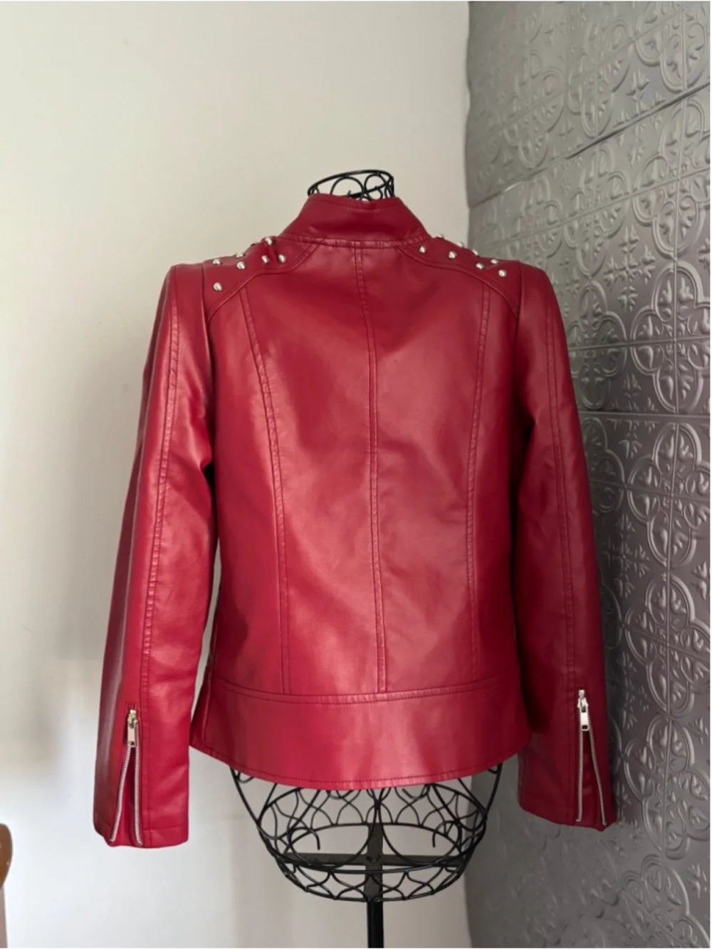 Boutique silver cooored